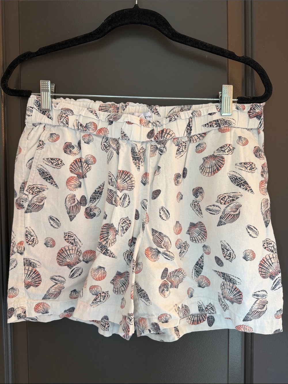 White Shell-Print Women’s Shorts Size M